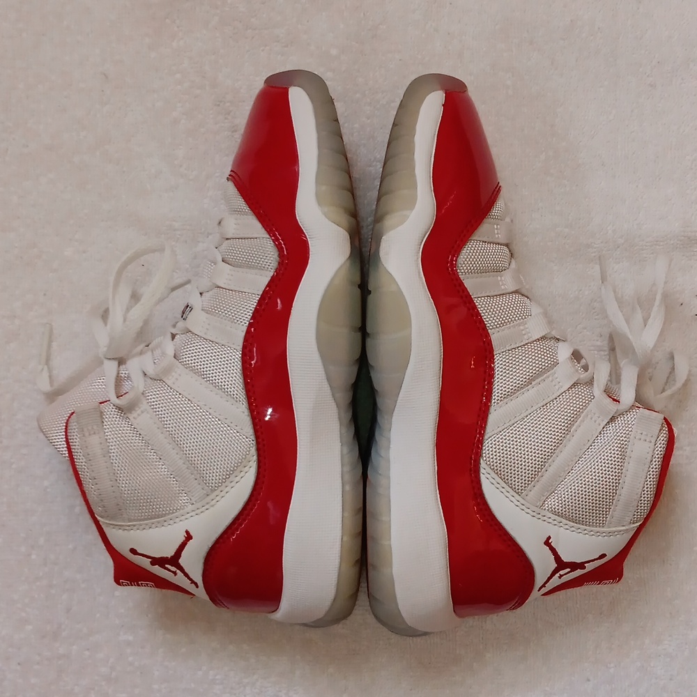 Jordan retro 11. Size 3.5 youth. Red/wht - Picture 4 of 8